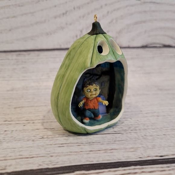Hallmark Keepsake Happy Halloween Zombie in Pumpkin Ornament 3rd In Series 2015 - Picture 7 of 11